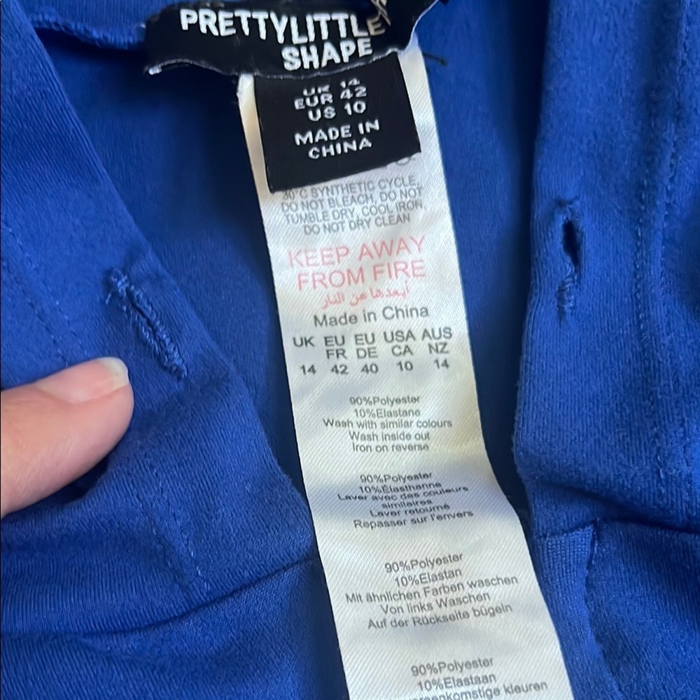 (168)PrettyLittleThing Blue Fitted Zippered Hoodie - Picture 3 of 4